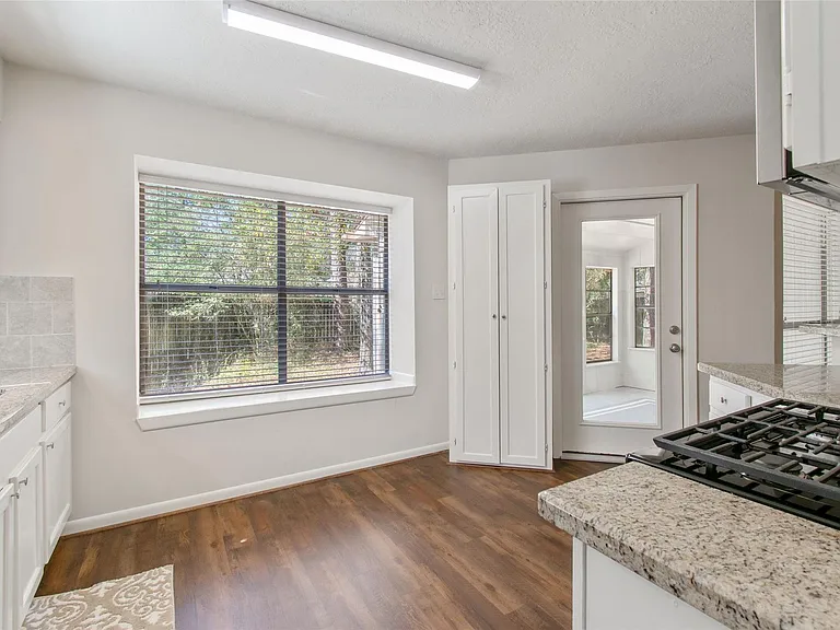 75 Fallshire Dr — Photo 5