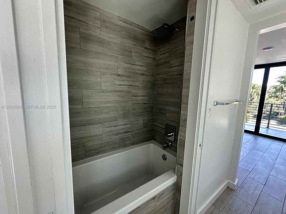 3rd image of 722 NE 15th Ave