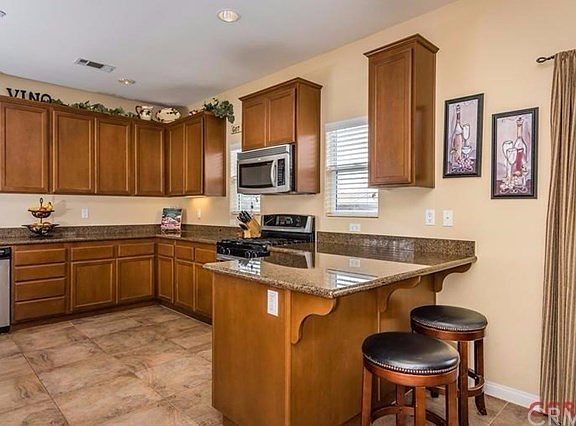 The current owner picked the upgrades in this home when it was being built. They mimicked the model 