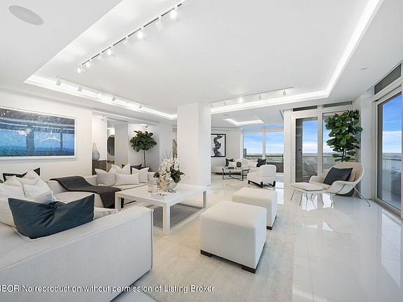 4th image of 525 S Flagler Dr #32AB