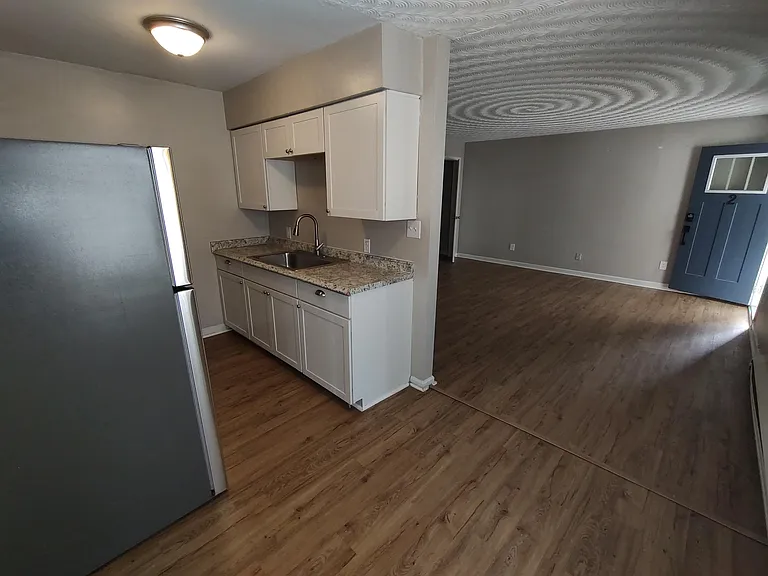 9528 4th Bay St #2 — Photo 3