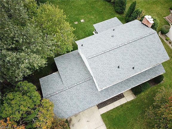 4th image of 698 Brookpark Dr