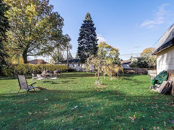 3rd image of 2826 Pearl Ave