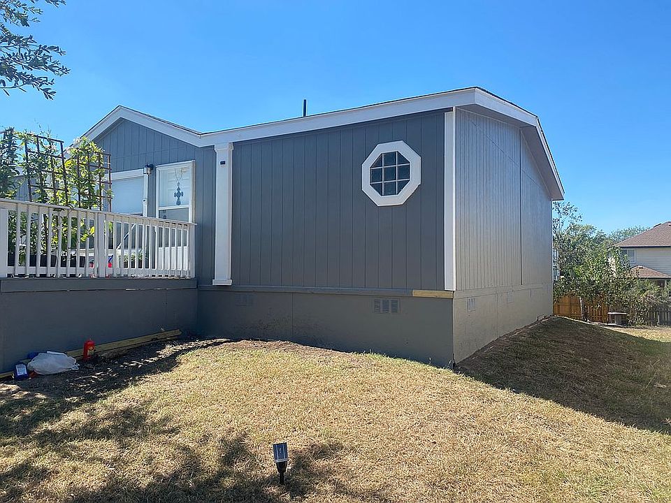 2nd image of 4927 Woodlake Trl