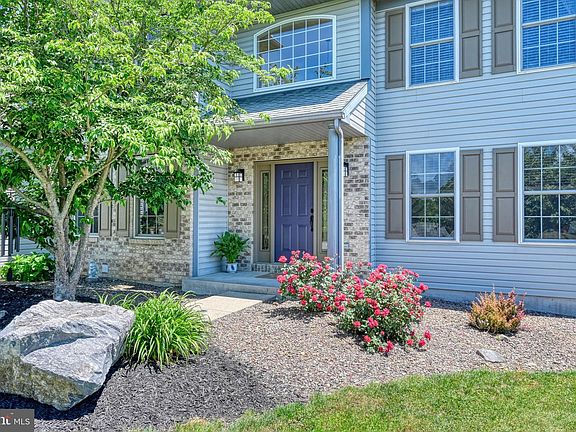 2nd image of 17 Jennifer Dr