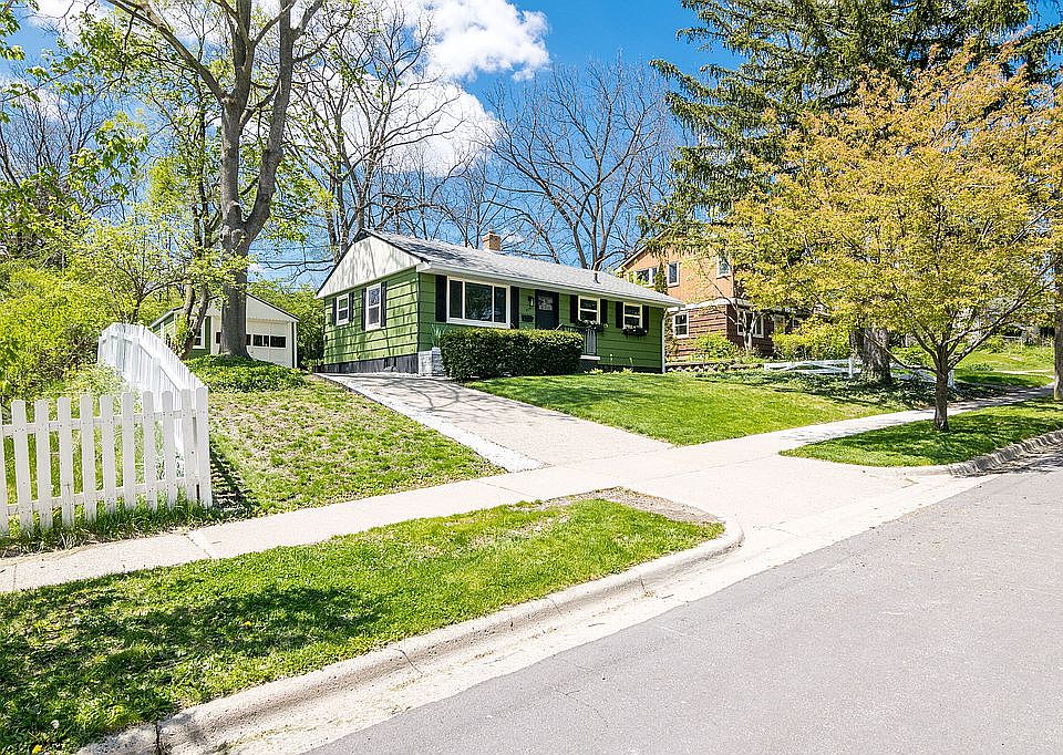 1st image of 913 Loyola Dr