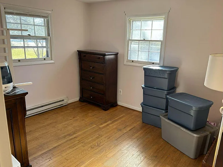 584 Holt Ln #3 — Photo 4