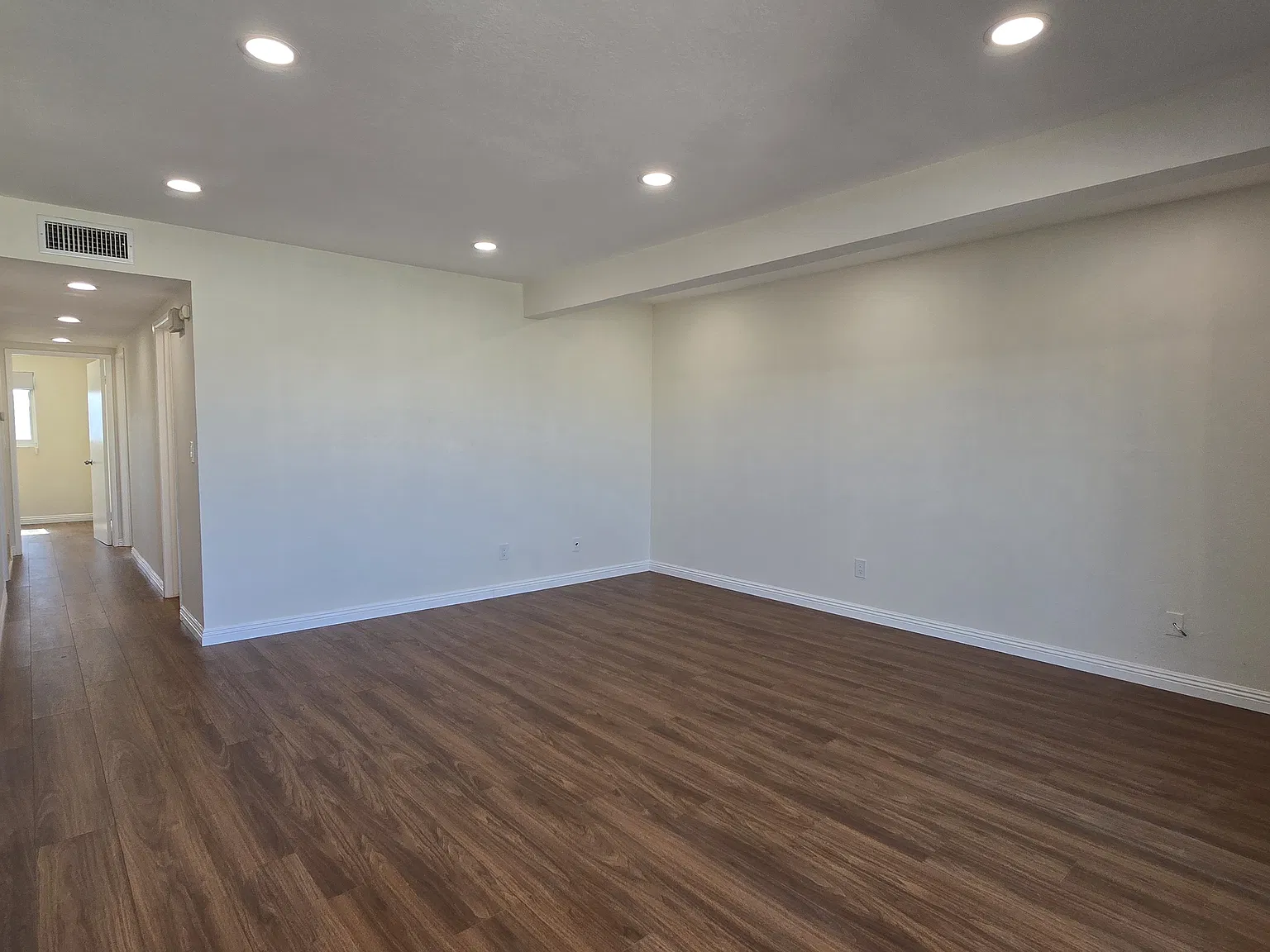 2 bed, 862 sqft, $3,500 — Photo 1