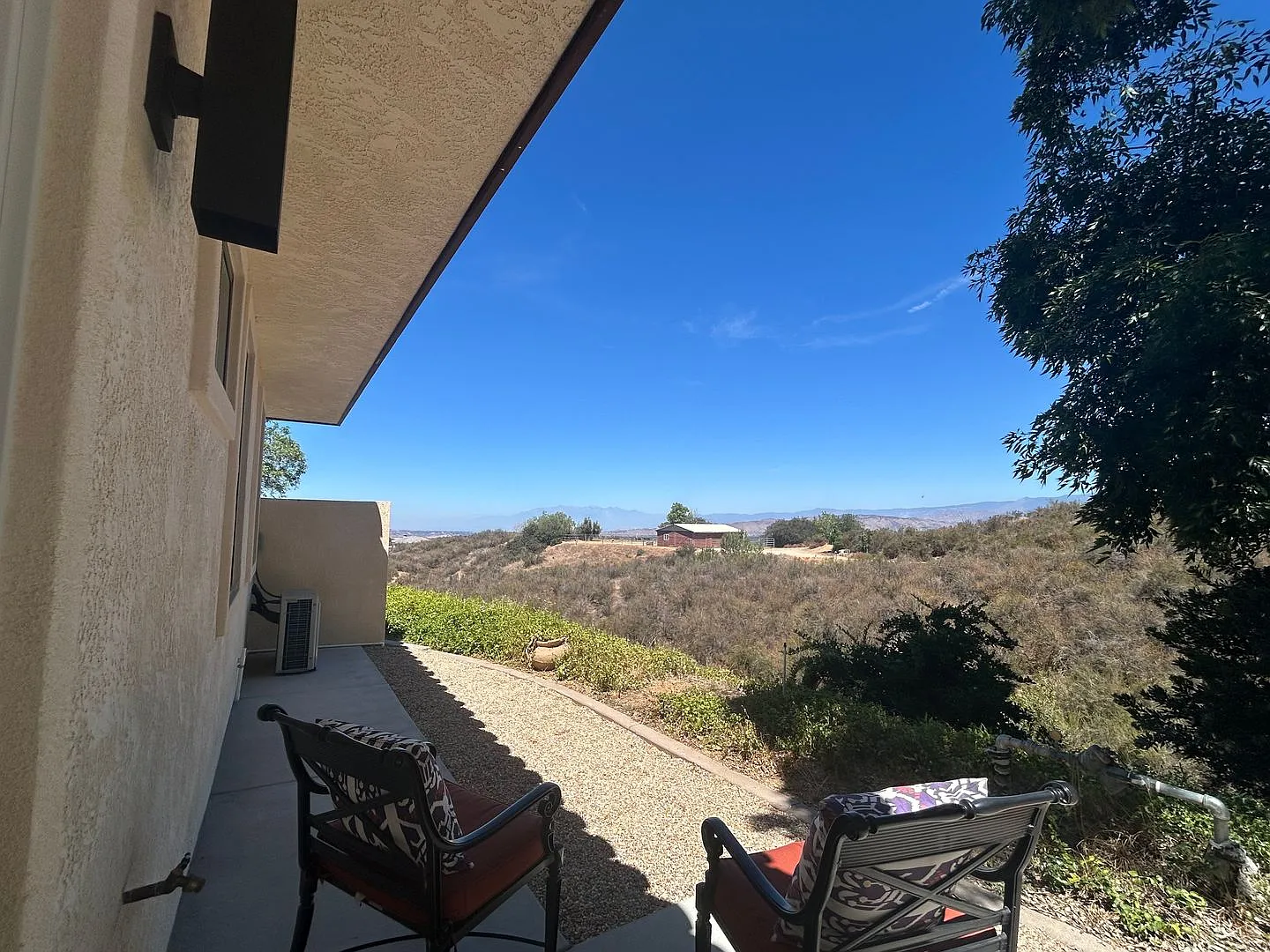 Beautiful View in the Oak Hills Estates - 2 bed 2 bath — Photo 2