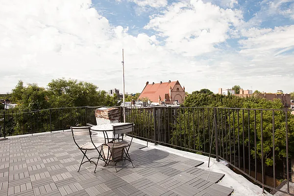 Rented by MNS | media 10