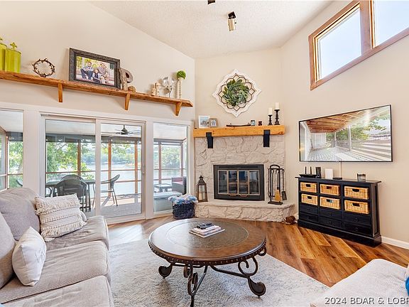 3rd image of 34 Bentwood Ct