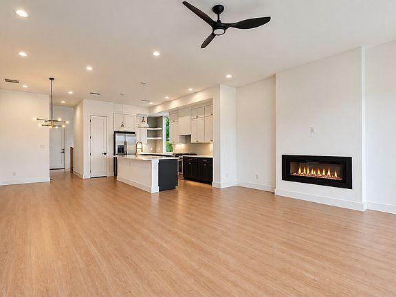 3rd image of 314 Avenue L