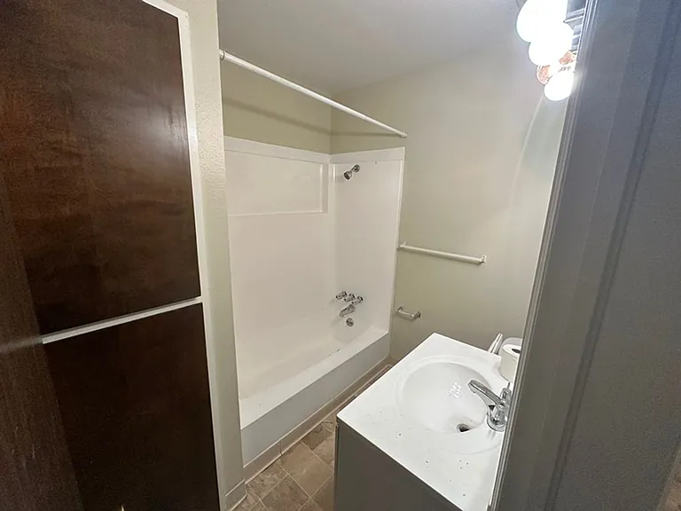 1480 Edgewood Ct — Photo 6