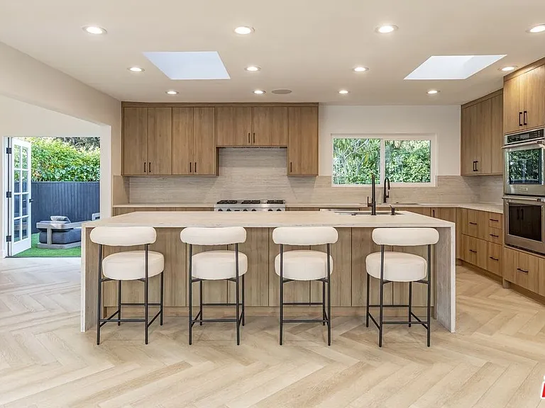 624 N Beverly Dr — Photo 10