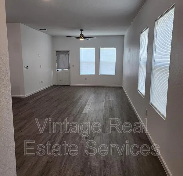 2340 Harris Hawk Ave — Photo 8