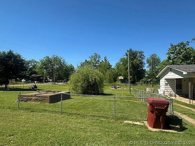 2nd image of 710 W Texas St