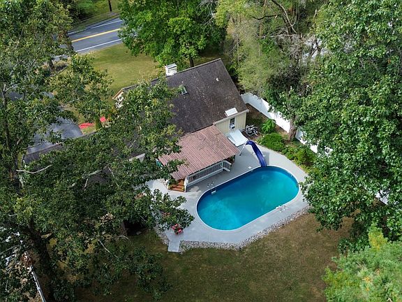 2nd image of 219 Aviation Rd