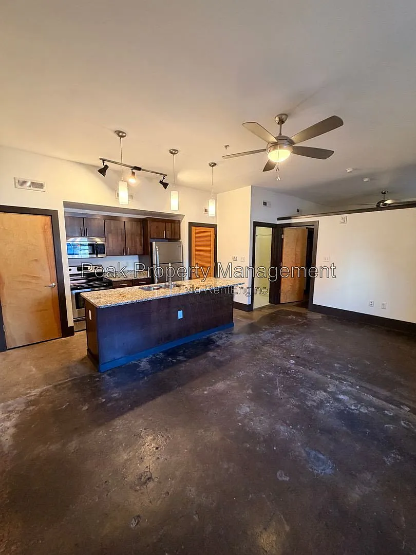 1 bed, 1.0 bath, 569 sqft, $1,225 — Photo 2