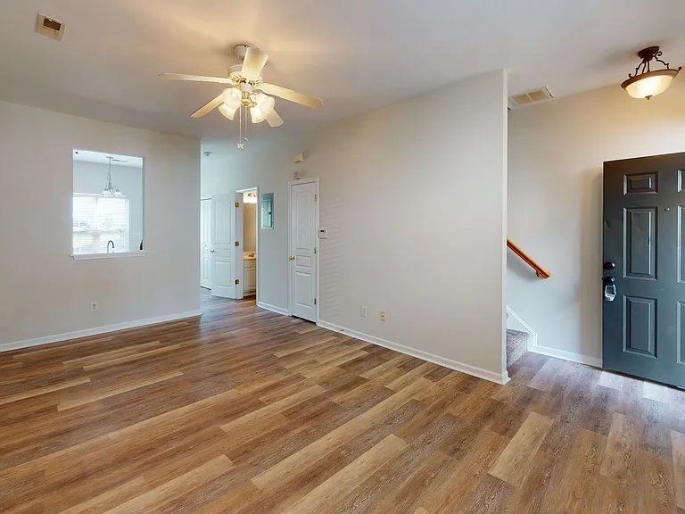 5545 Seths Dr — Photo 10