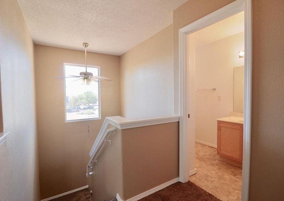 1st image of 1050 Kayenta Pl NW