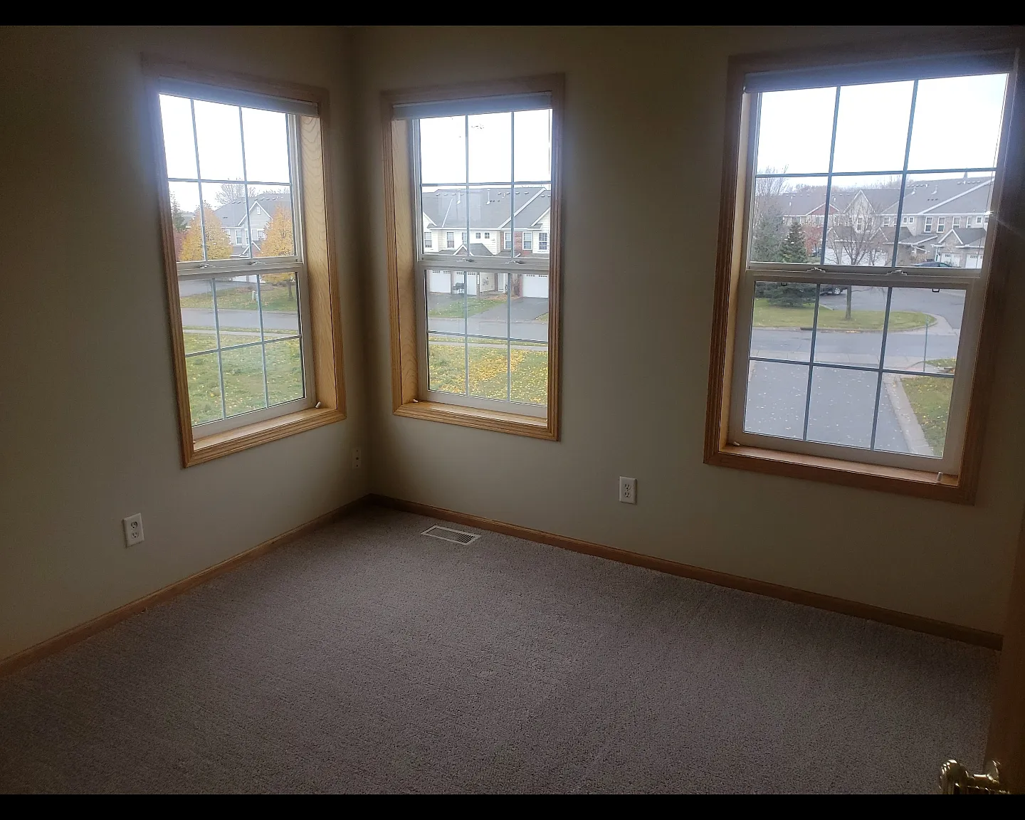 3 bed, 2.5 bath, 1600 sqft, $2,000 — Photo 4