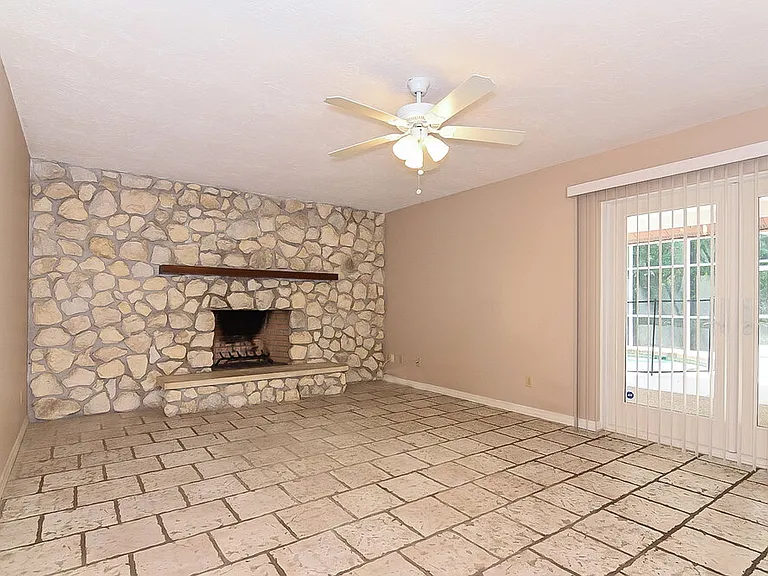 4138 Macaulay Ln — Photo 7