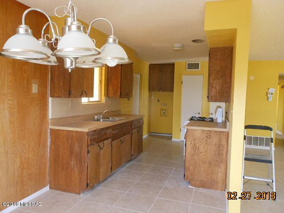 4th image of 304 S Casas Lindas Dr