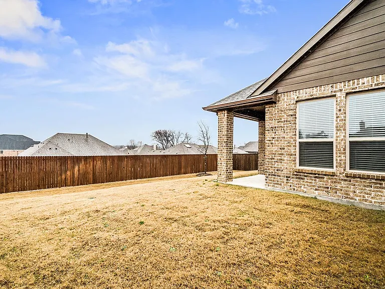 3816 Walden Dr — Photo 34