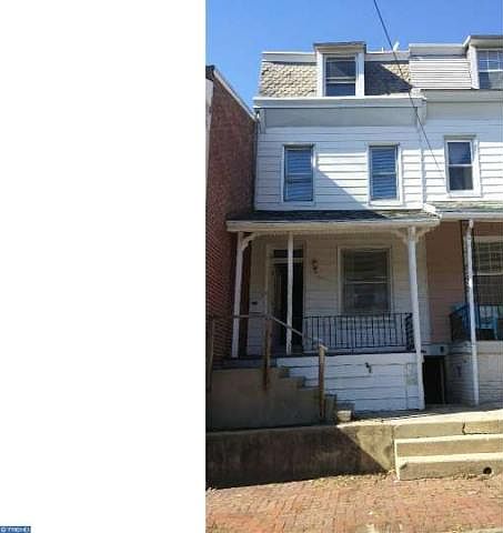 1st image of 902 Rose St