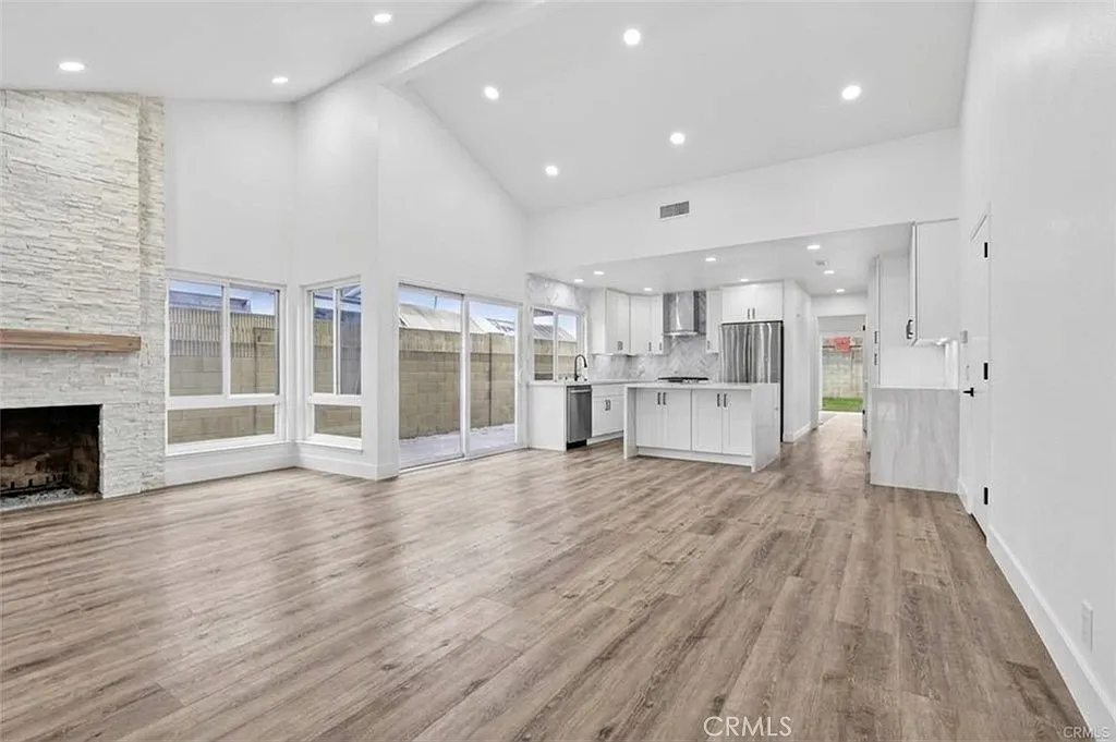 3 bed, 1203 sqft, $4,200 — Photo 1