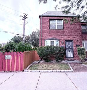 2546 Bayside Ln, Flushing, NY, 11358