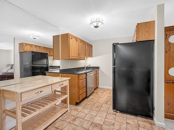 3rd image of 18 Leonard Rd Unit 18