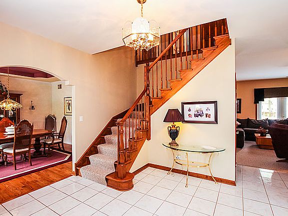 3rd image of 406 Woodside Dr