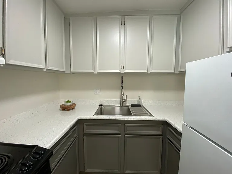 Cabana Apartments — Photo 7