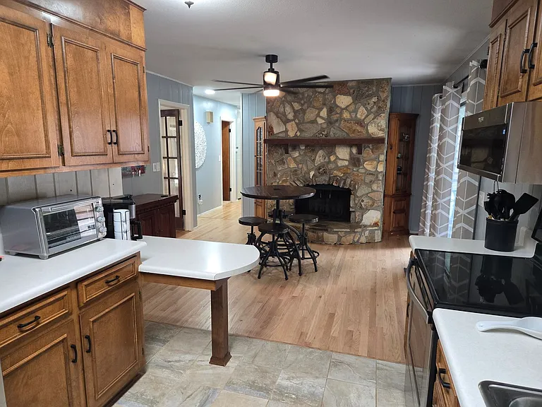 613 Westbury Dr — Photo 9