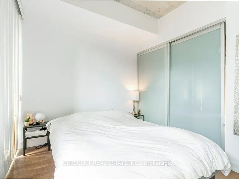 650 King St W #402 — Photo 16