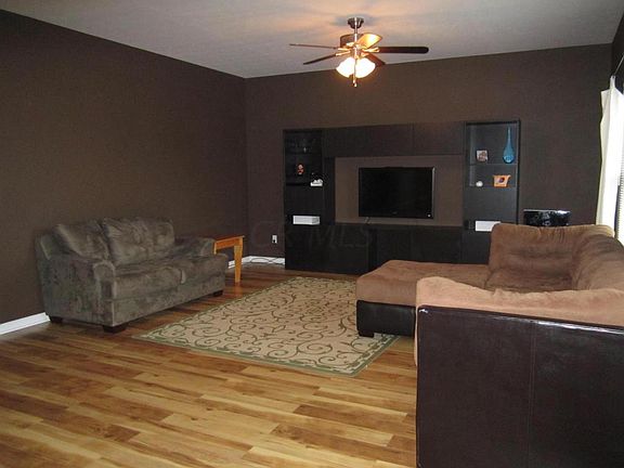 3rd image of 17 Parkdale Dr