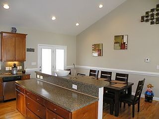 4th image of 405 Lakeridge Dr