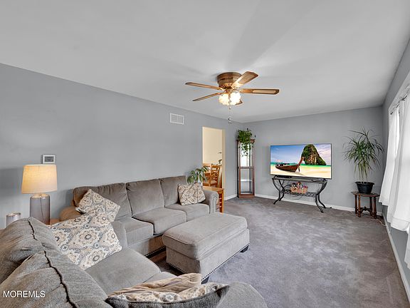 5th image of 1055 Bell Street