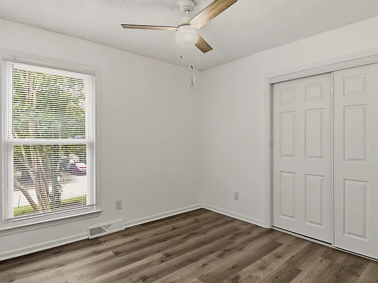 207 Leland Dr — Photo 16