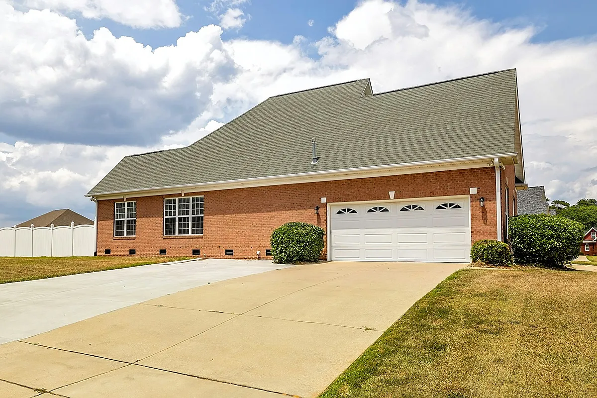 Building Photo - 523 Murray Fork Dr