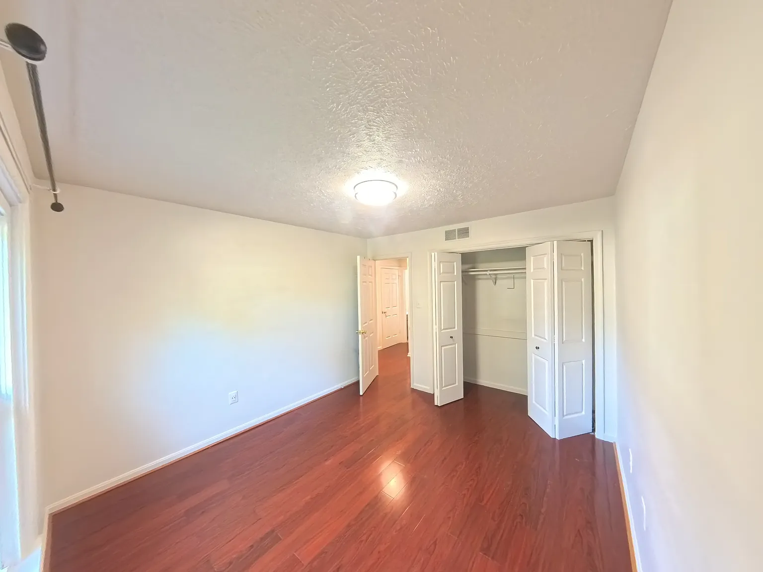4 bed, 1600 sqft, $2,650 — Photo 3