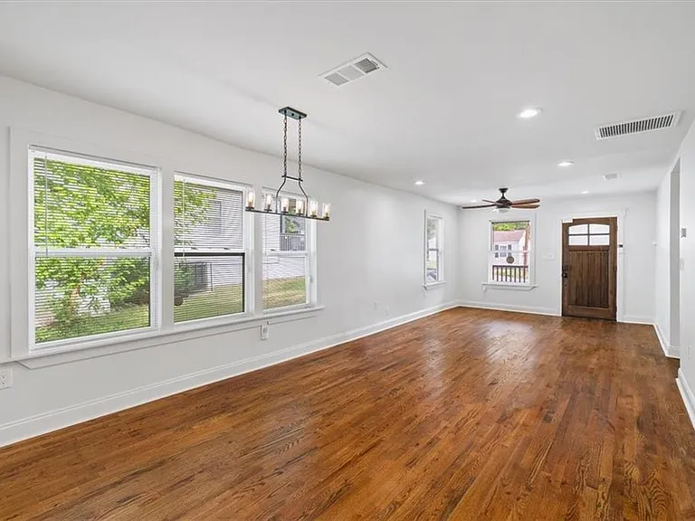 1060 Regent St SW — Photo 14