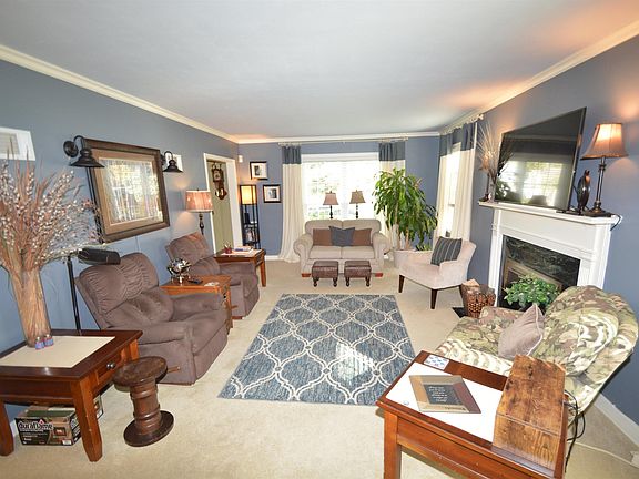 4th image of 2839 Valley Dr