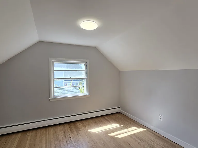 1384 Huntington Rd — Photo 12