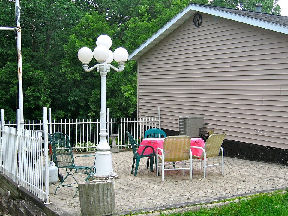 2nd image of 703 Kirk Ave
