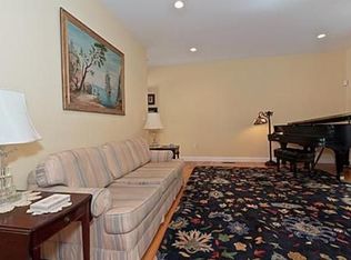 38 Pickering St #B, Winchester, MA 01890