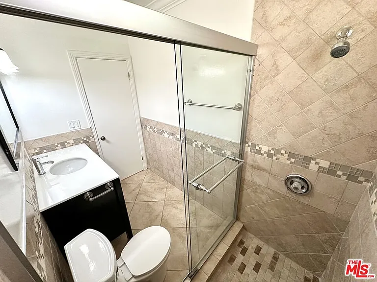 1215 N Hayworth Ave #203 — Photo 13