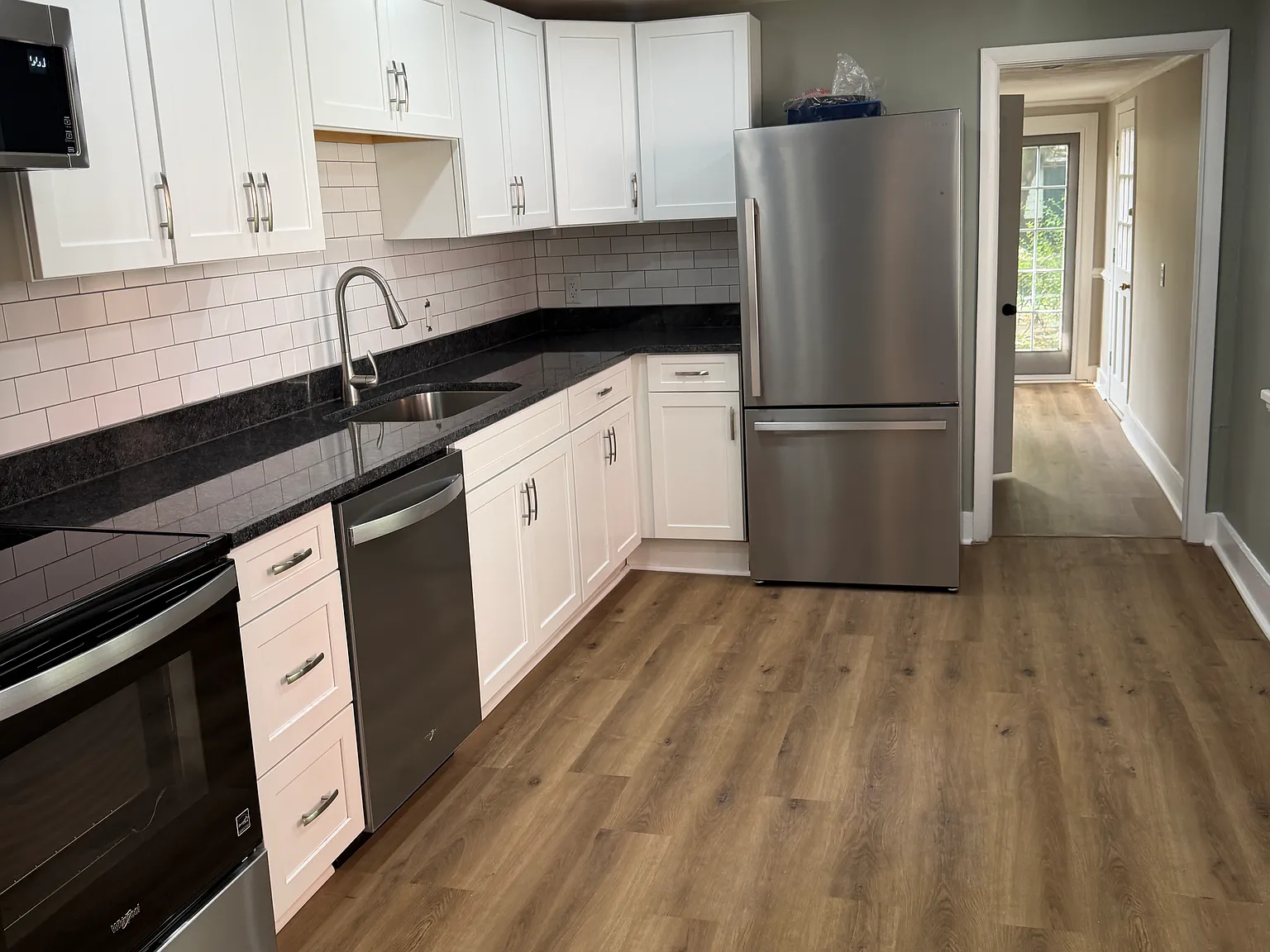 3 bed, 1.5 bath, 1403 sqft, $2,500 — Photo 4