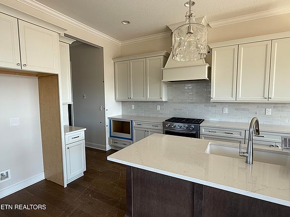 7th image of this home